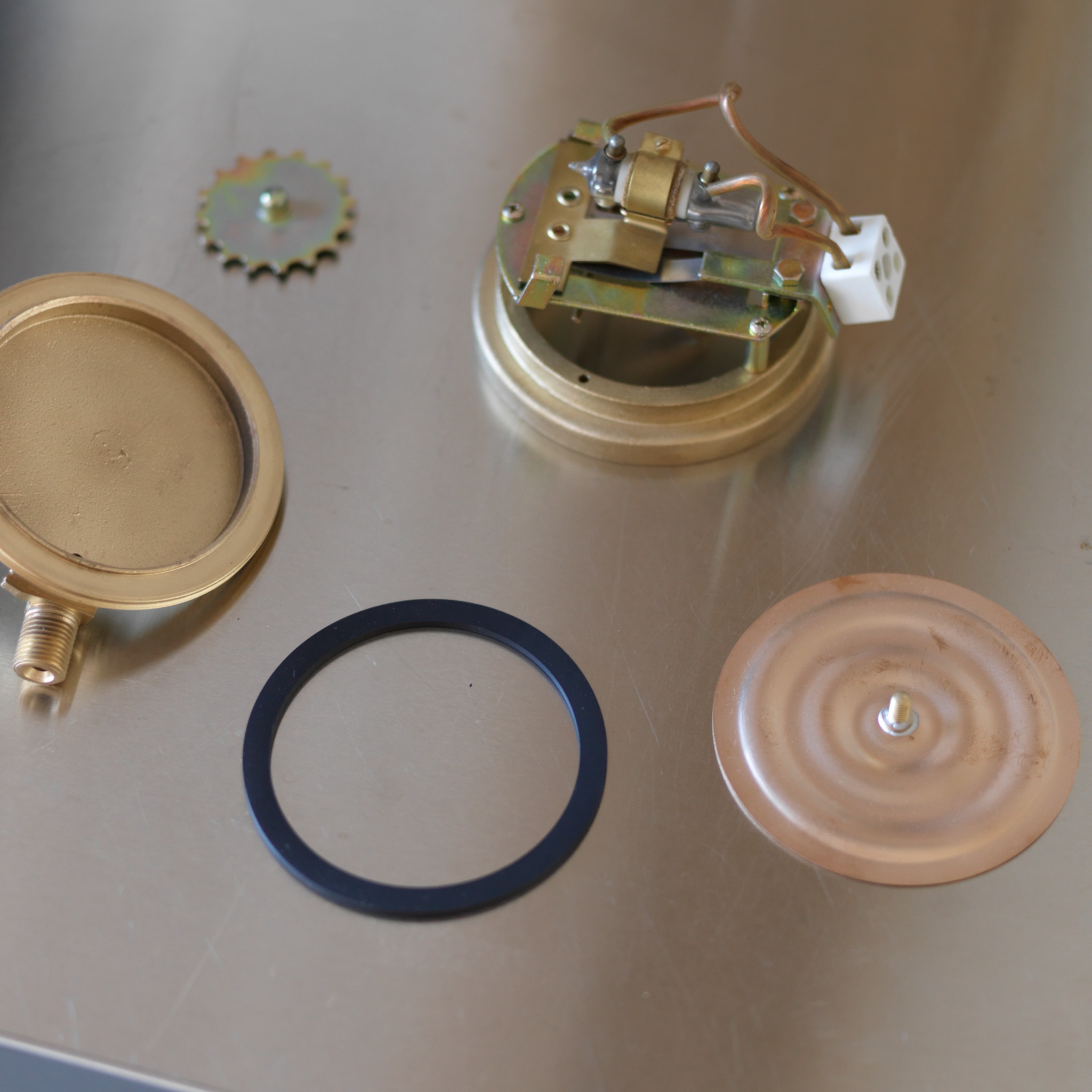 O.M.L. reproduction gasket with a disassembled mercury pressure switch